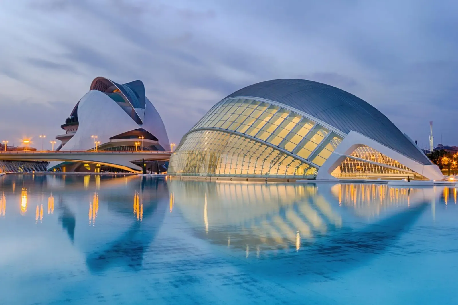 Città delle Arti e delle Scienze, Valencia, Spagna poster con telaio in legno da Wanderlust Vibes