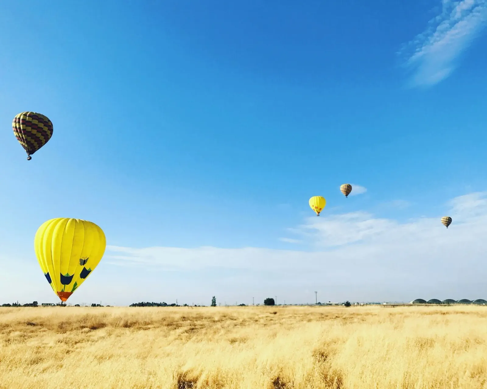 floating balloons poster da Horsire