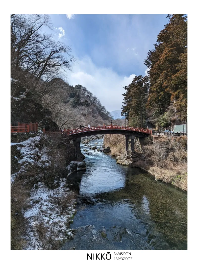 NIKKŌ - Where Silence Flows Like Water poster con telaio in legno da Studio Wanderlust