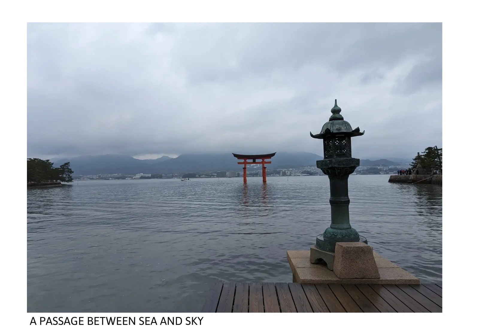 A Passage Between Sea And Sky poster da Studio Wanderlust