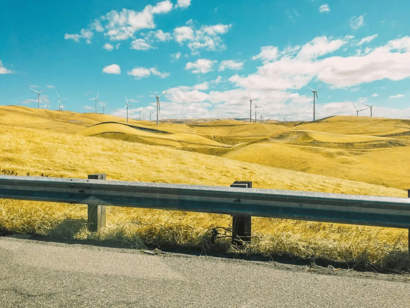 grassy hills electricity hahnemühle by Horsire