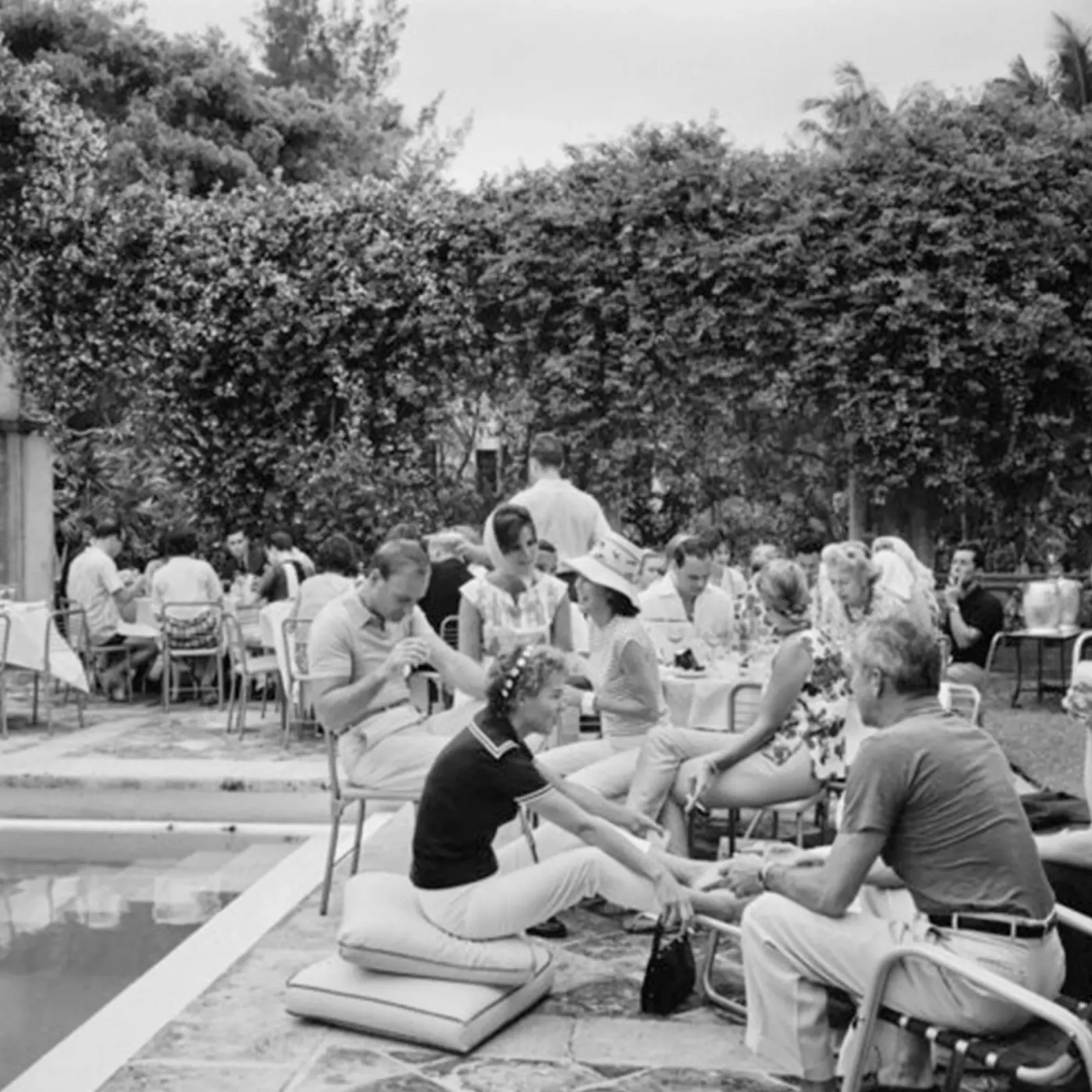 Slim Aarons - Gather Bw carta hahnemühle da The Poster UK