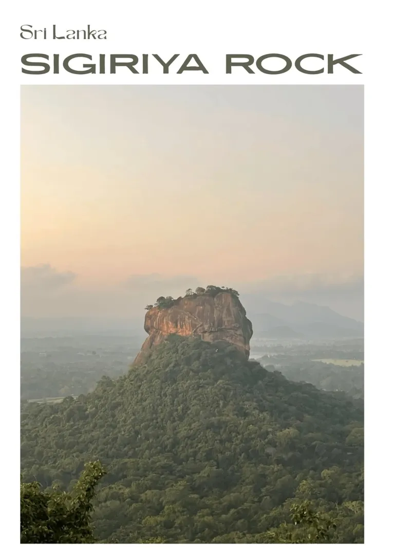 Fortezza mistica - Roccia di Sigiriya, Sri Lanka poster con telaio in legno da Roamance Studio