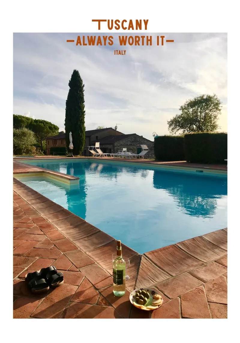Am Pool in der Toskana, Italien Poster mit Aluminium Rahmen von Roamance Studio