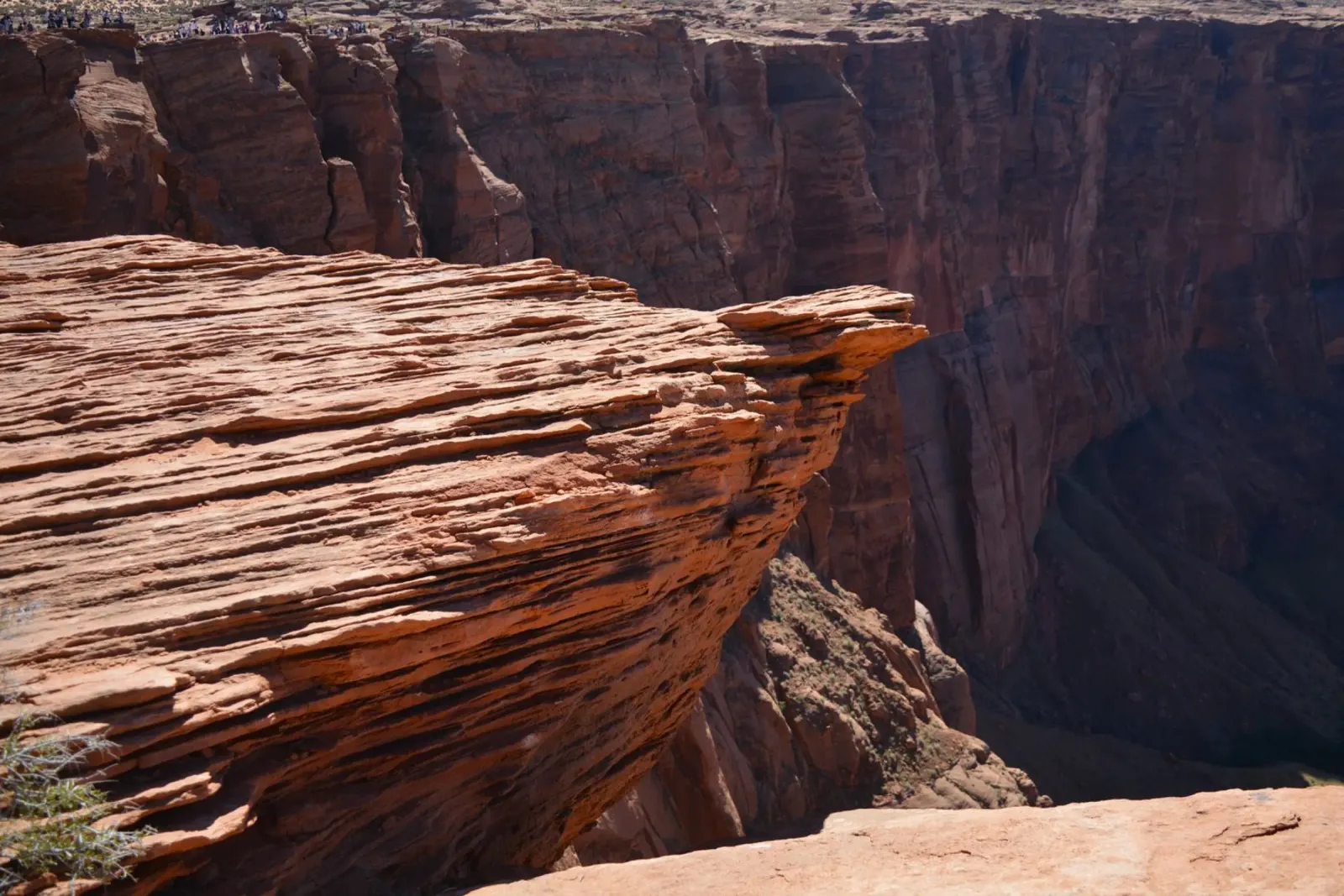 Dramatic Rock Ledge at Horseshoe Bend, Arizona hahnemühle by byrieneke