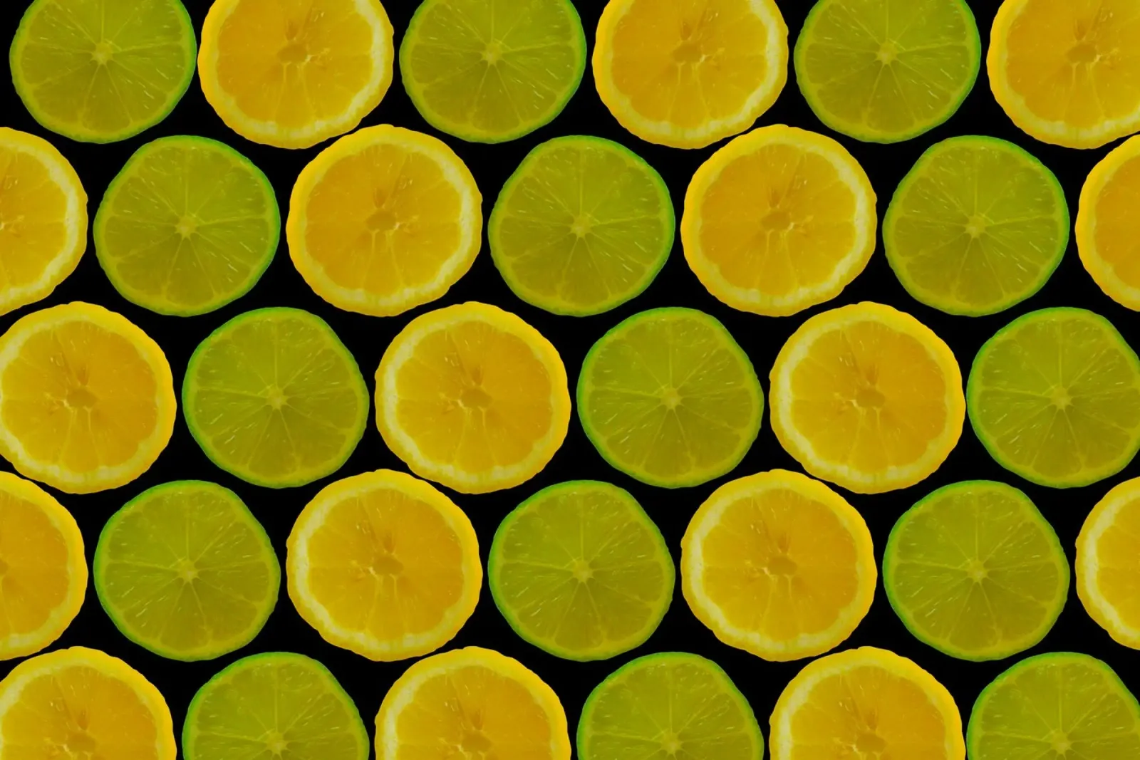 Citrus Grid Noir Poster mit Holzrahmen von StillVibe Home