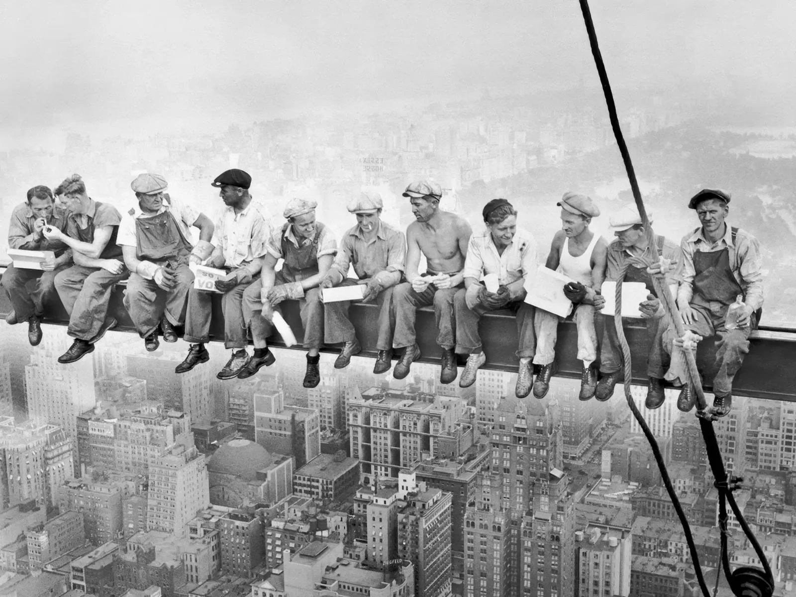 Pranzo in cima a un grattacielo poster da charles loy