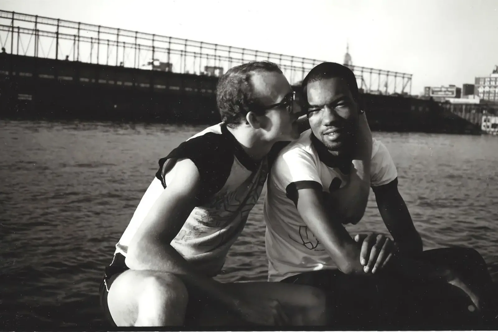 Keith Haring e Juan Debose al Piers Photograph pellicola backlit da grime shop