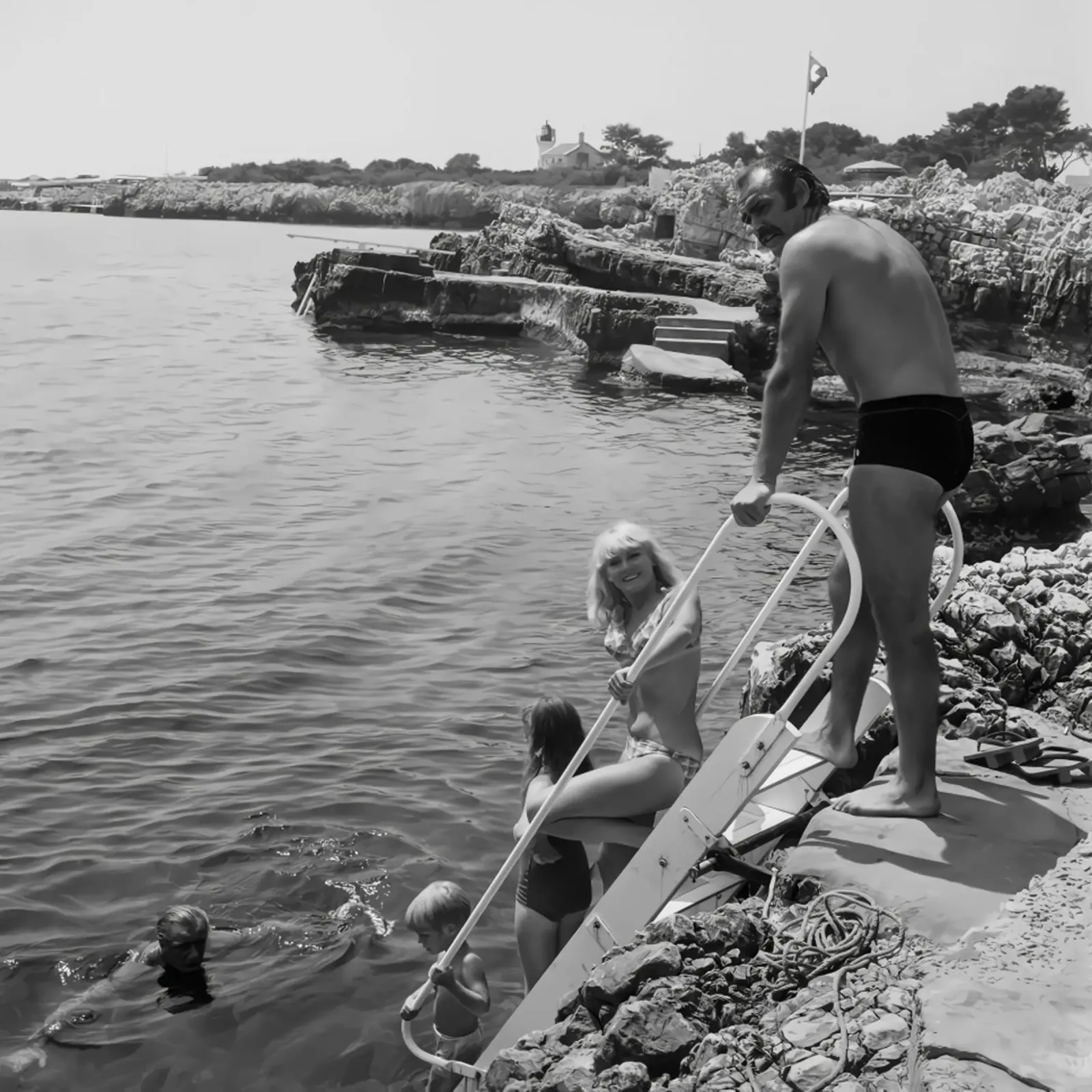 Sean Connery si prepara a fare un tuffo nell'oceano pellicola backlit da jo shop