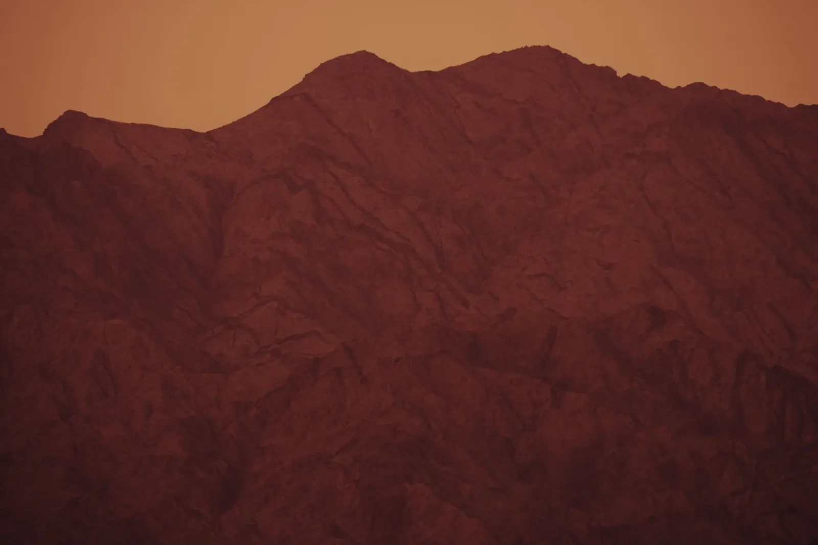 Mountains of Edom #1 poster con marco de madera de Tal Paz-Fridman