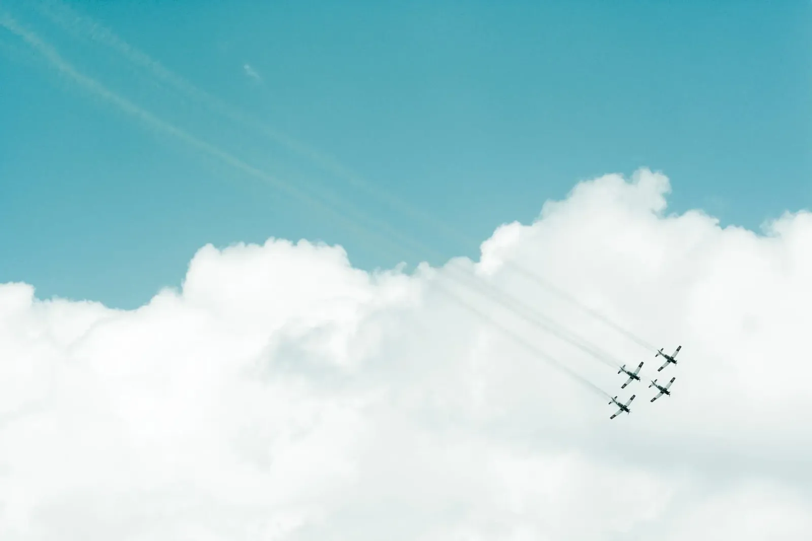Spettacolo aereo III poster con telaio in plastica da Tal Paz-Fridman