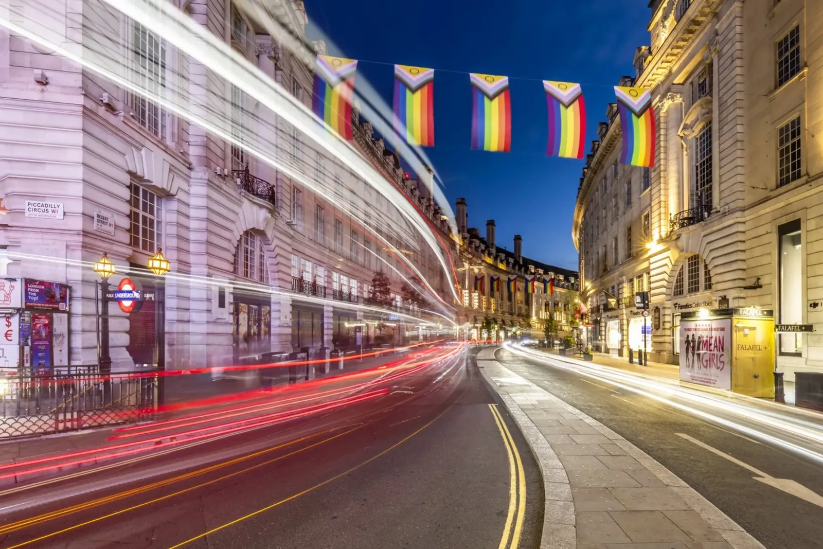 LONDRA Pulsazione urbana in tracce di luce poster con telaio in plastica da Melanie Viola