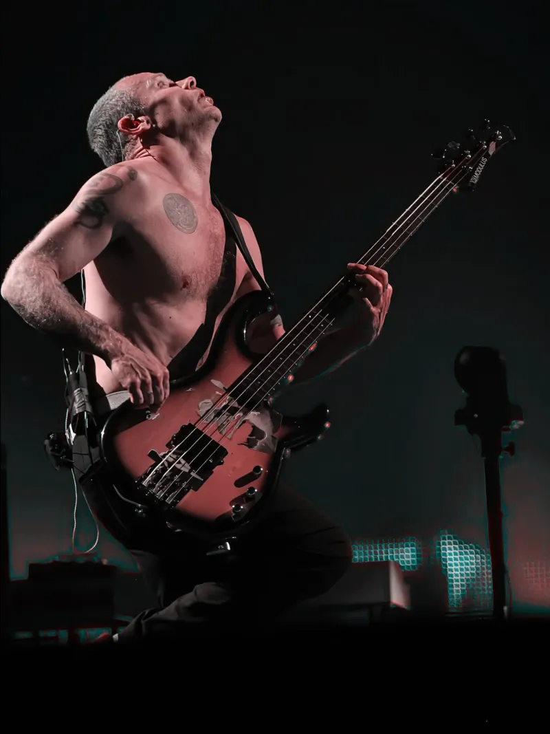 Flea Red Hot Chili Peppers poster con telaio in plastica da Musadad Shop