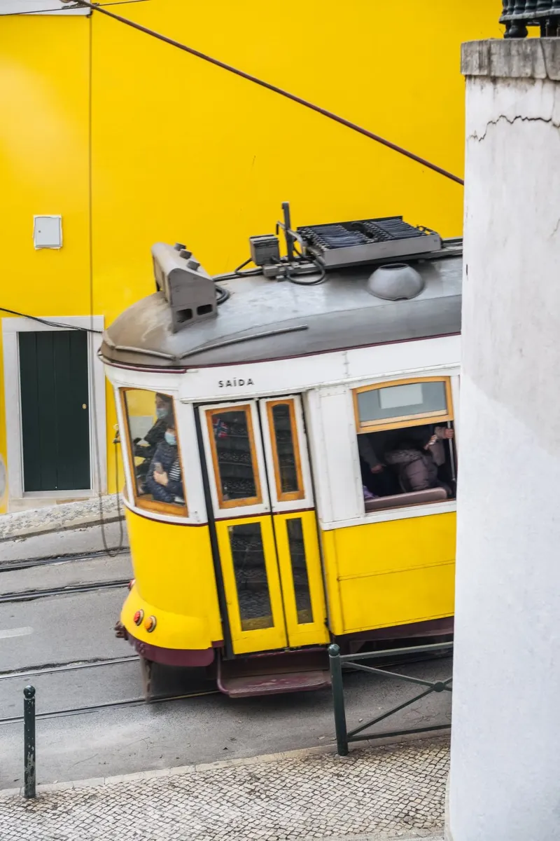Yellow Tram in Lisbon Portugal poster da patiphotography