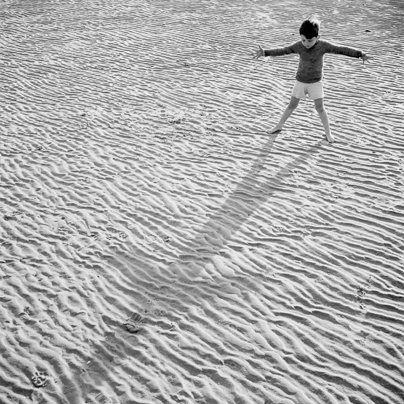 Little Boy and Shadow on Beach, Black and White Old Photo canvas met Baklijst van Vibrant Vintage Prints