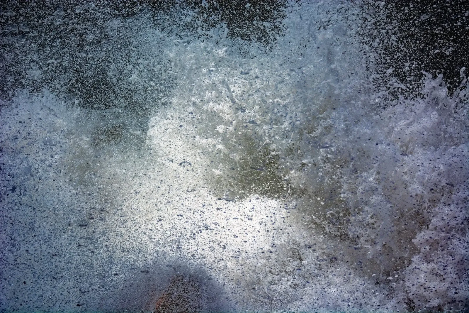 Implosione II plexiglass da Tal Paz-Fridman