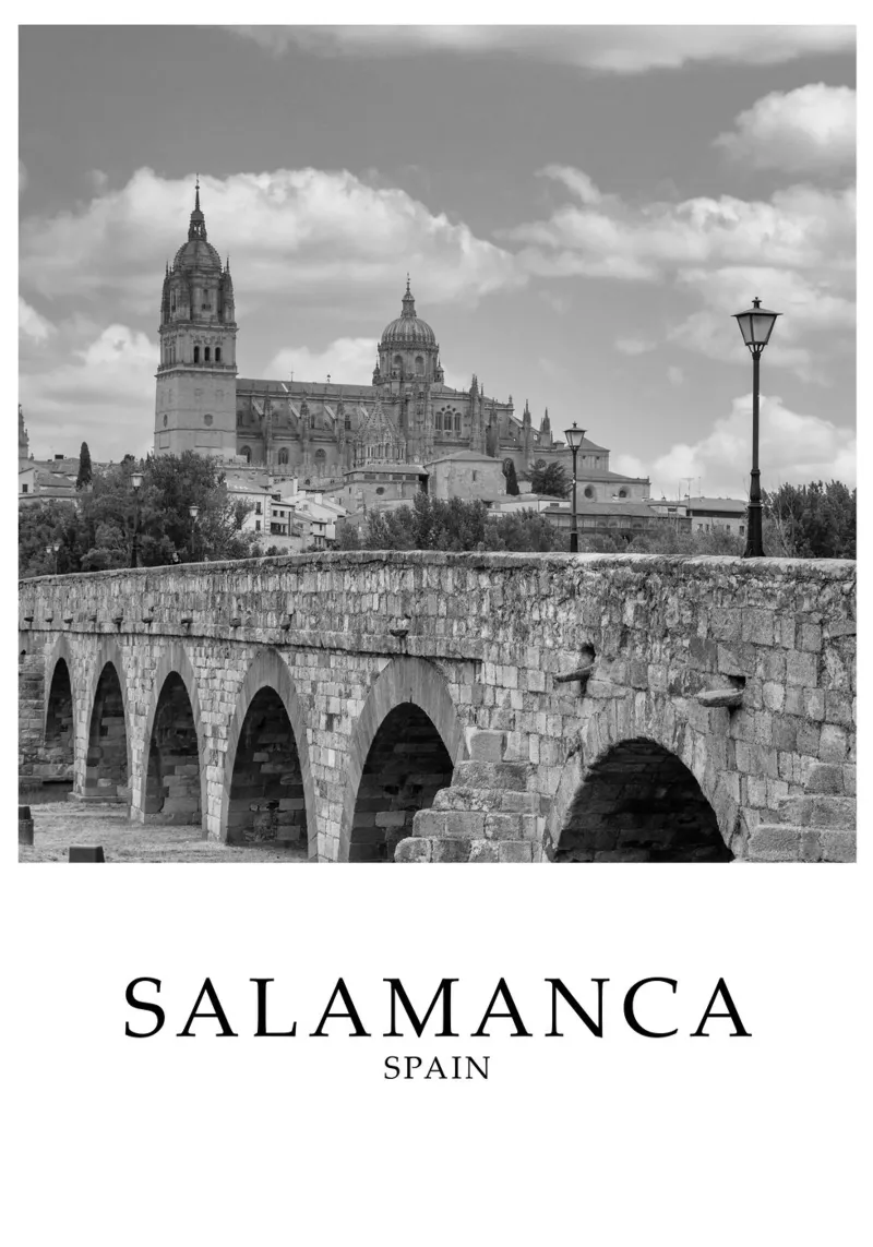 Salamanca Spagna Architettura Scena in scala di grigi poster con telaio in plastica da Charnwood Prints