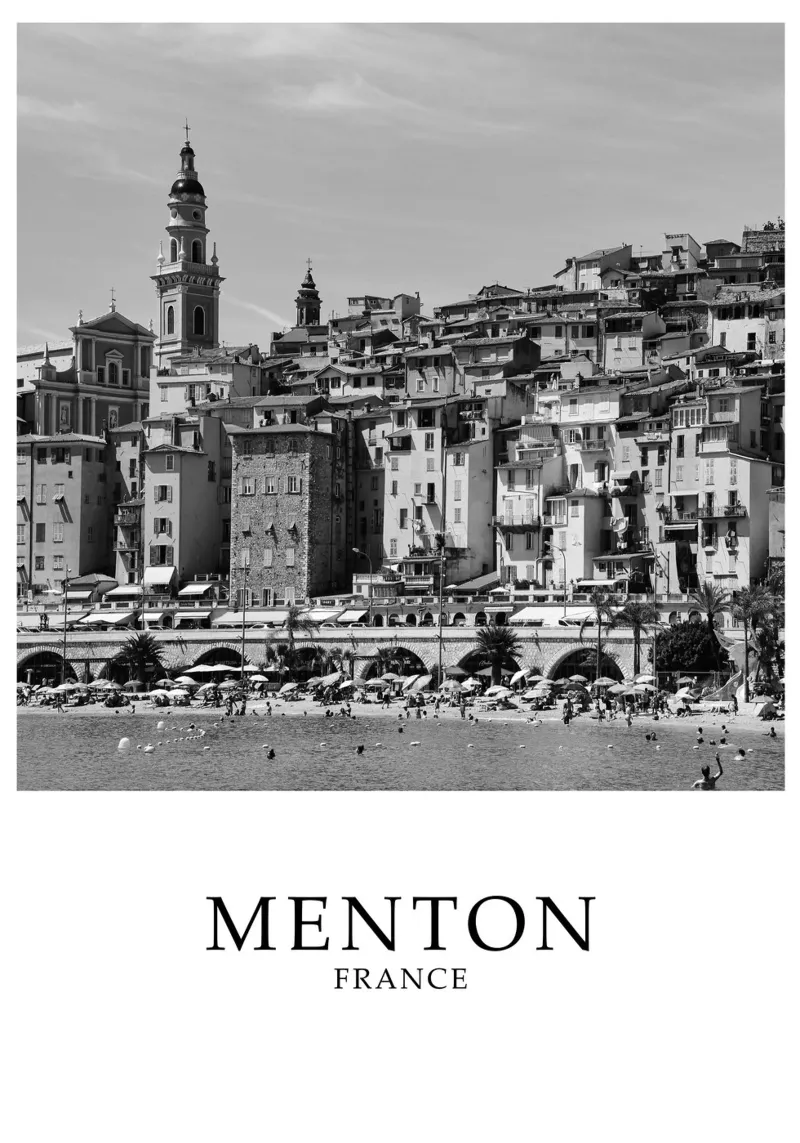Mentone Francia Scena costiera in scala di grigi poster con telaio in alluminio da Charnwood Prints