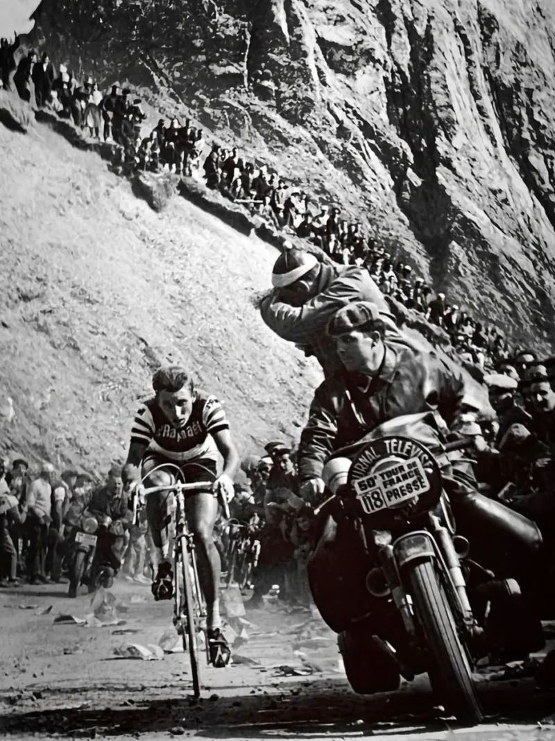 Re della montagna 1950 Vintage poster con telaio in legno da SPECIAL SHOP GENTHO UK