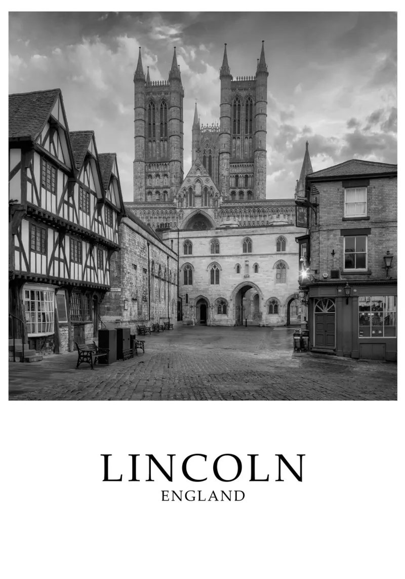 Lincoln Inghilterra Architettura Scena in scala di grigi poster con telaio in plastica da Charnwood Prints