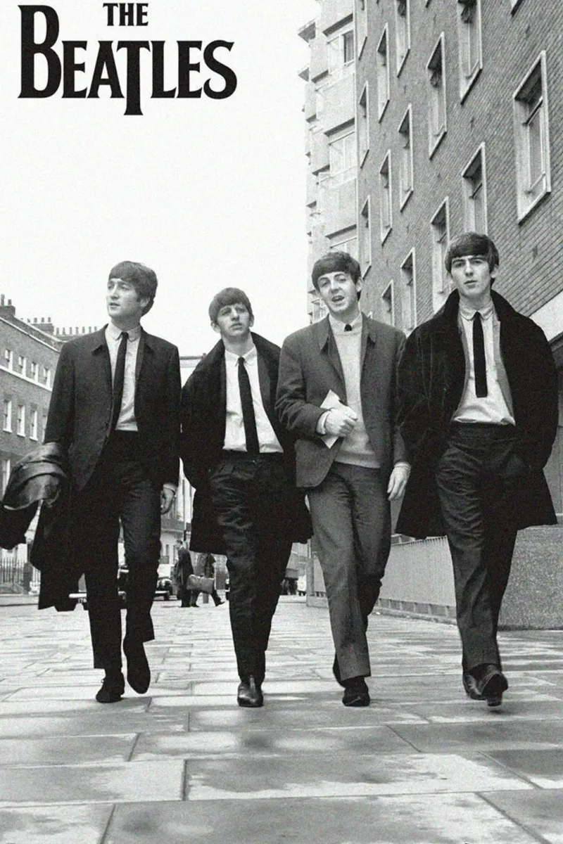 Beatles Mania kehrt live zurück Poster mit Kunststoffrahmen von nabcu