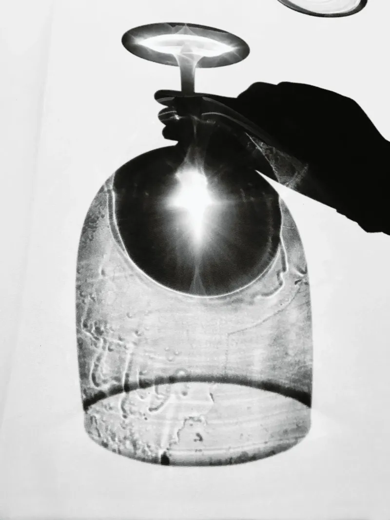 Il vetro fatto di luce poster con telaio in alluminio da Janine Sommer Fotografie