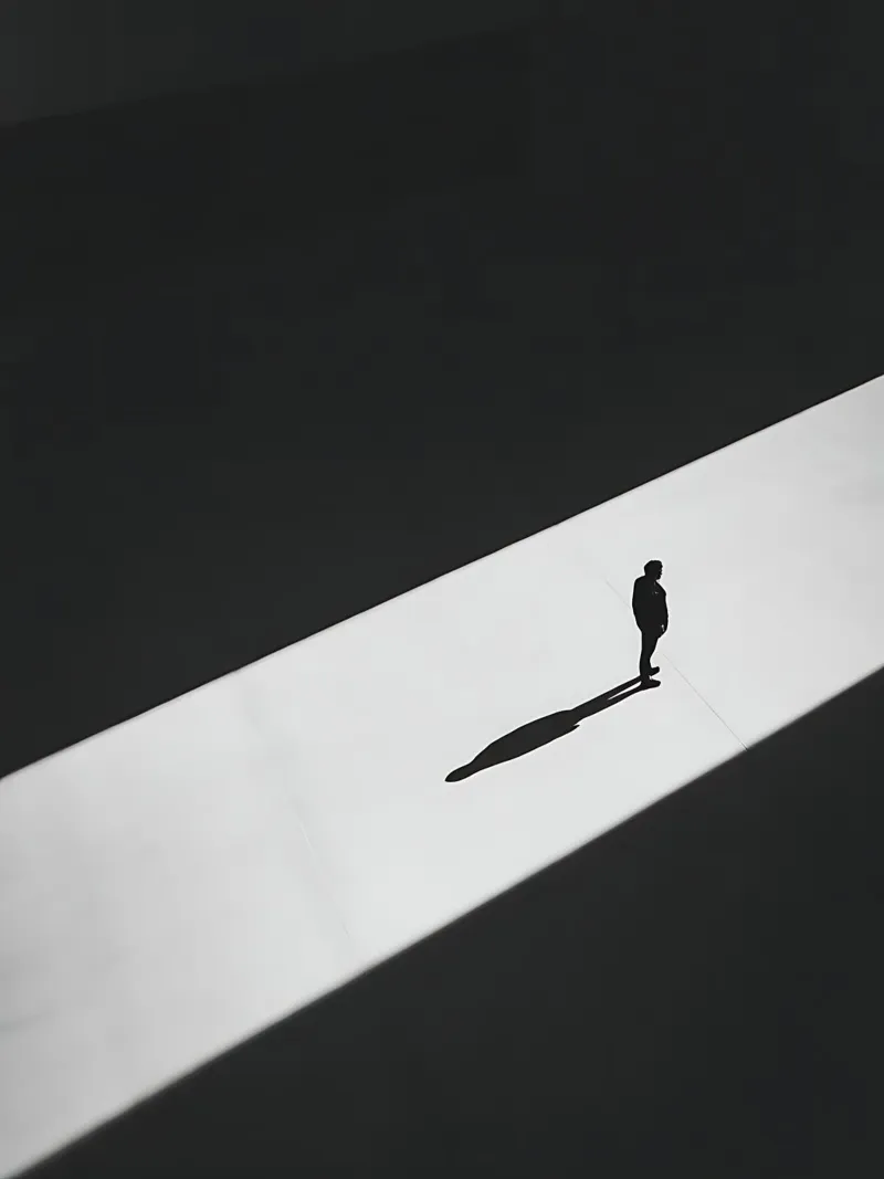 Schatten, der im Licht getragen wird Poster mit Kunststoffrahmen von Plain Thoughts