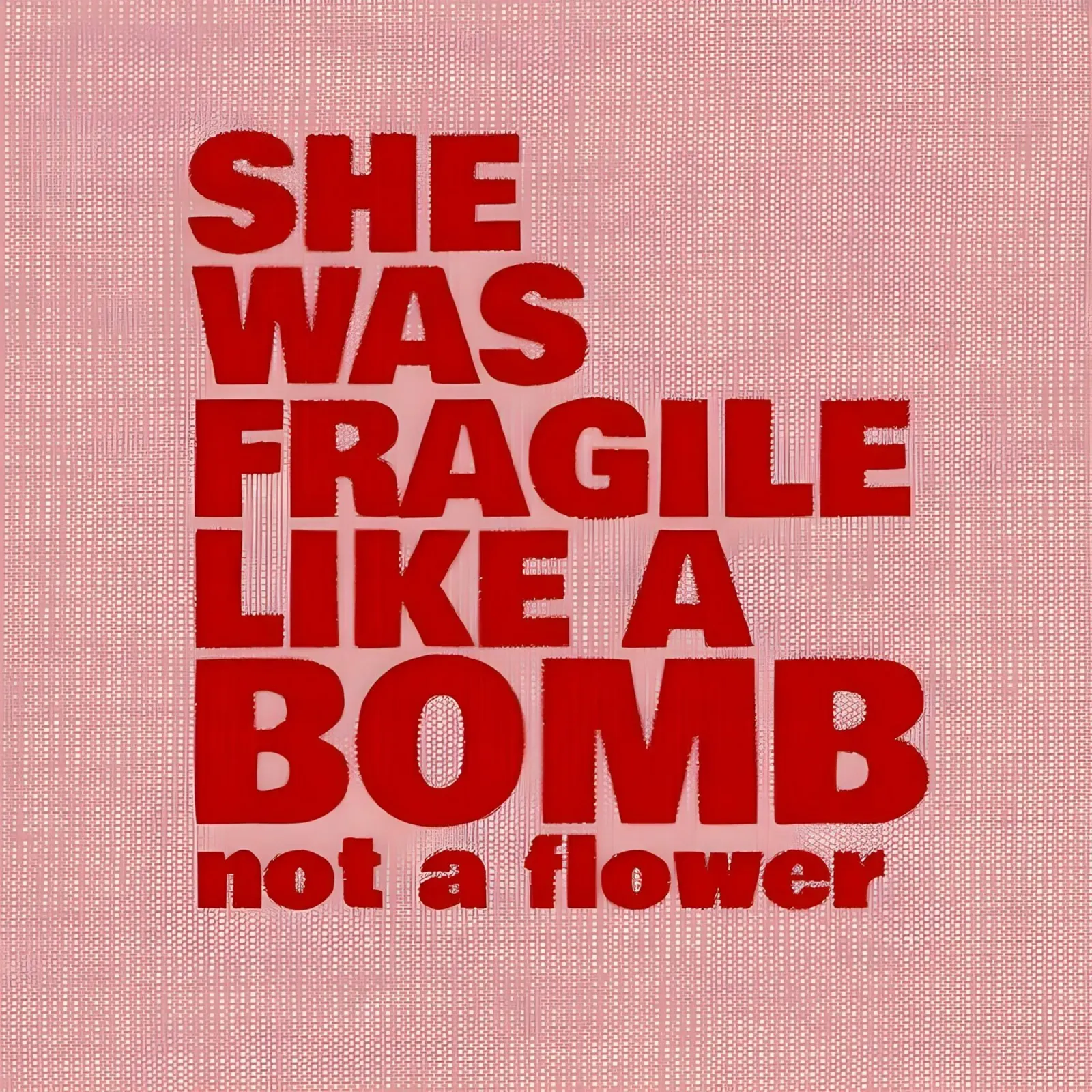 'SHE WAS FRAGILE LIKEA BOMB not a flower poster avec cadre en bois de Type & Tape