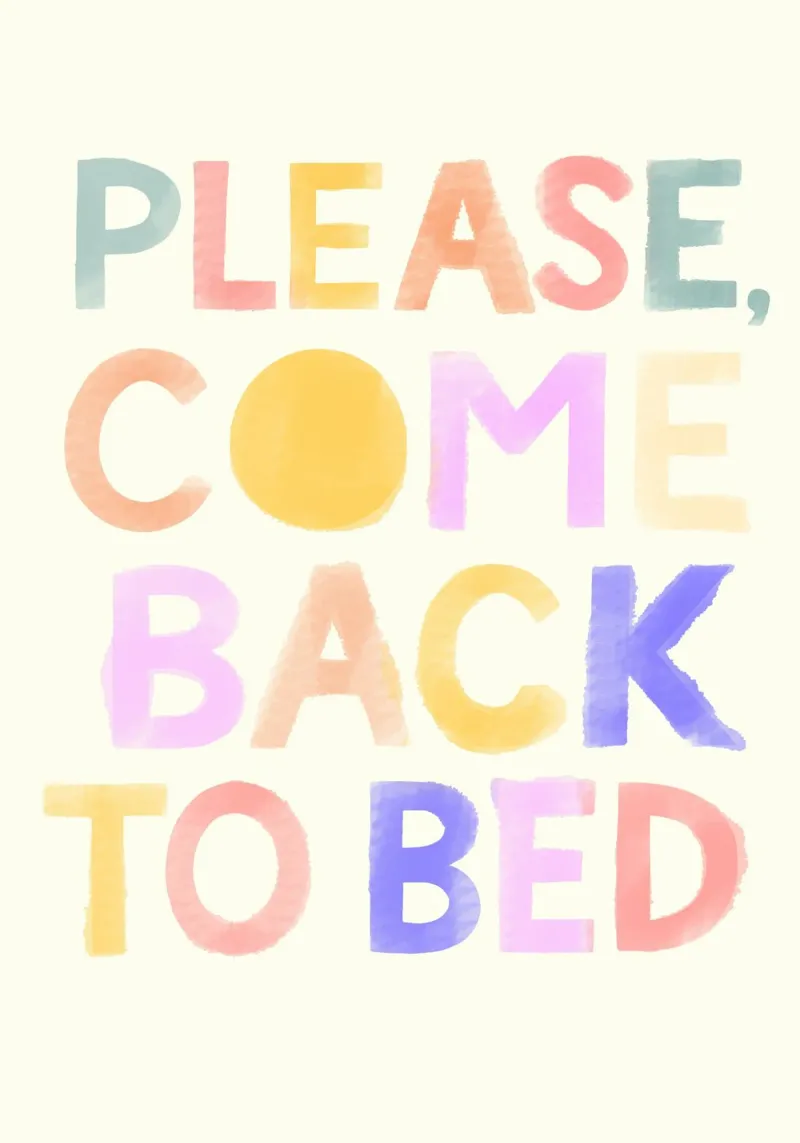 Please Come Back to Bed poster con telaio in legno da Attaboy Dsgn