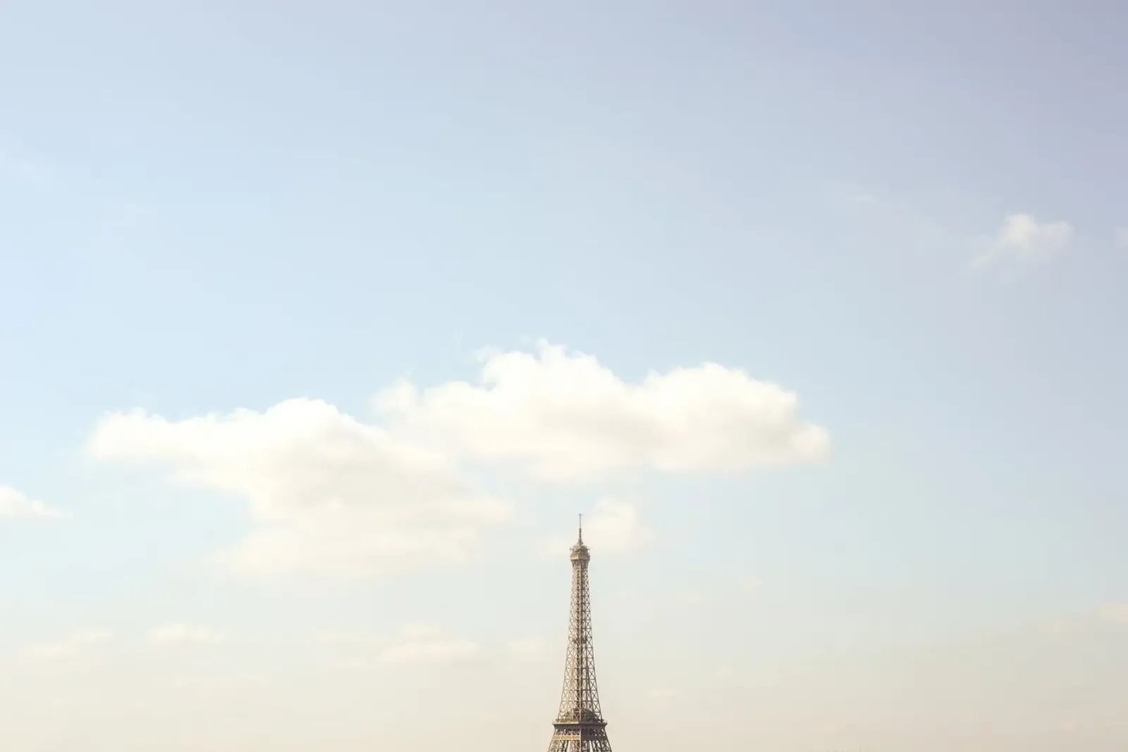 Paris Eiffel Tower Minimalist poster con telaio in legno da GraceDigitalArtCo