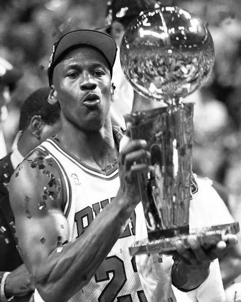 Jordan Legend si aggiudica la Coppa poster con telaio in plastica da FAKE ARTWORK STORE