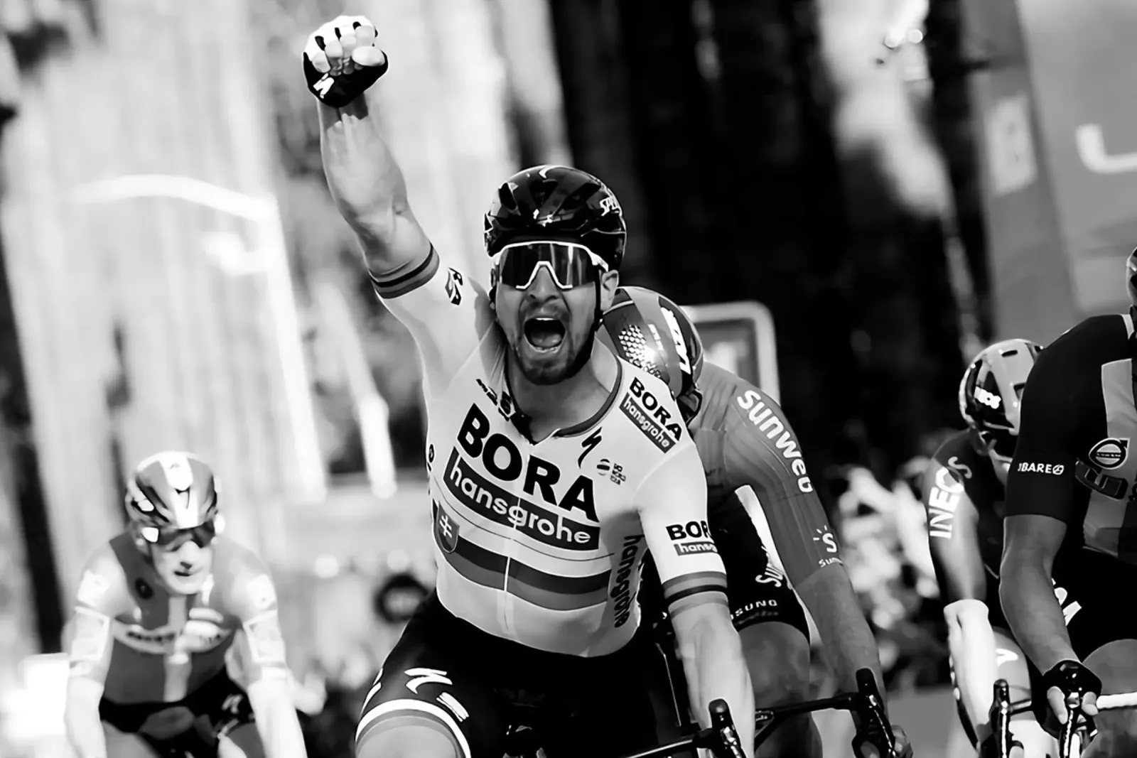 un ciclista professionista che festeggia la sua vittoria poster da addelia shope