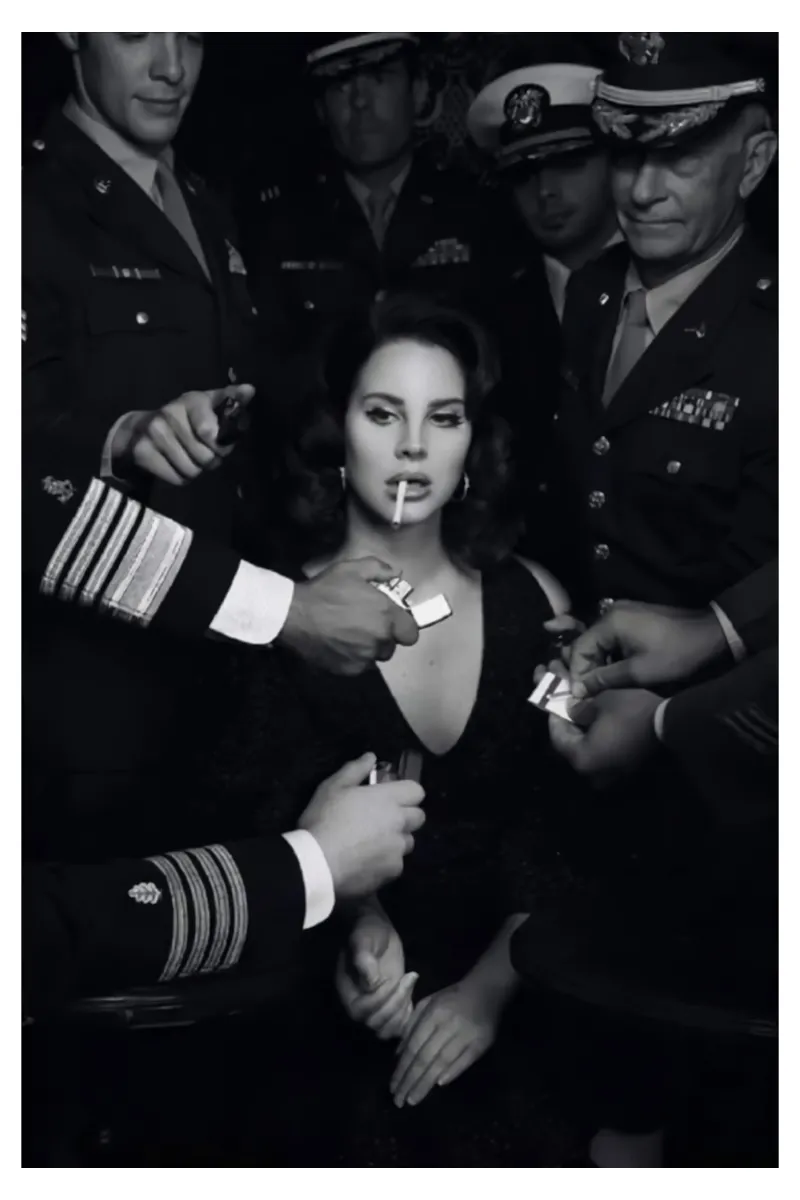 Una voce vintage Lana Del Rey in un mondo moderno poster da mamass