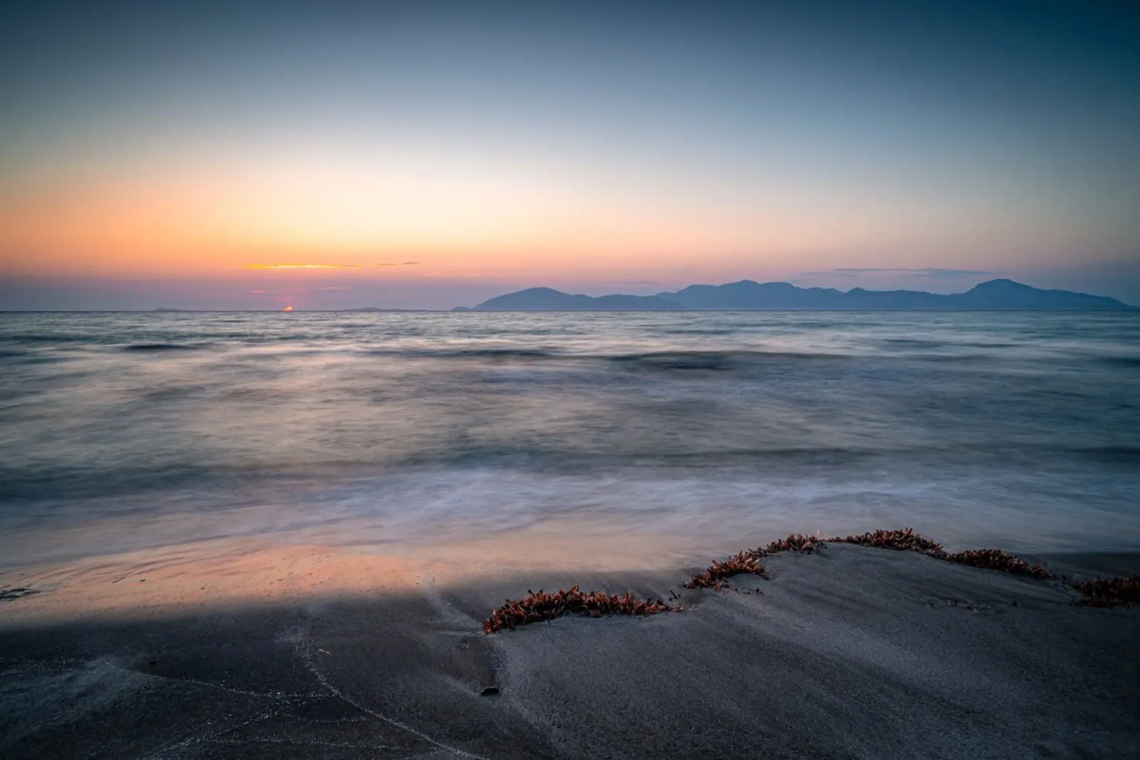 Sunset on the Mediterranean canvas with Floater frame by Marcus Beckert | Fotografie