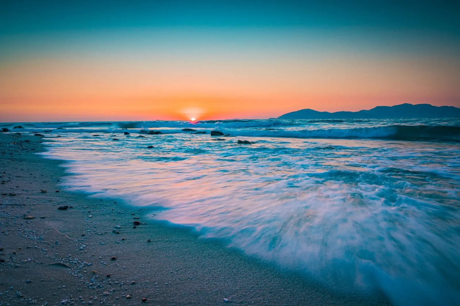 Onde sulla spiaggia pellicola backlit da Marcus Beckert | Fotografie