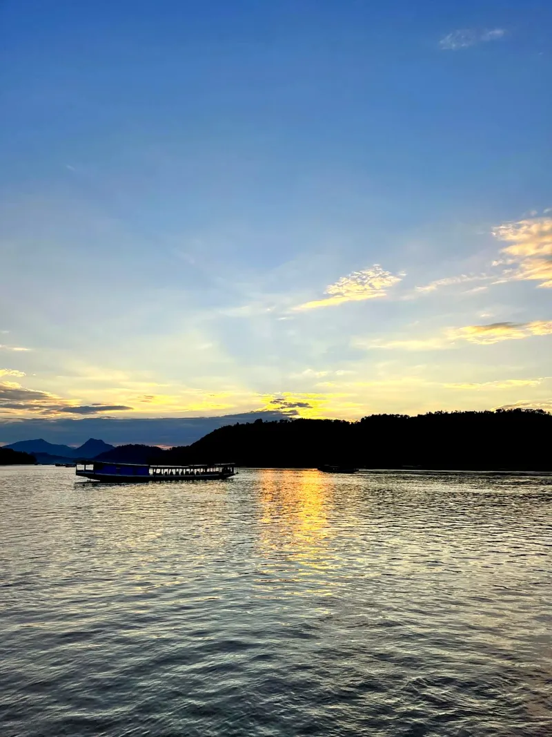 sunset in laos pellicola backlit da Reiselust