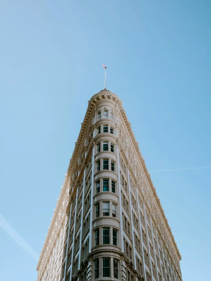 the triangle building poster con telaio in legno da carsa