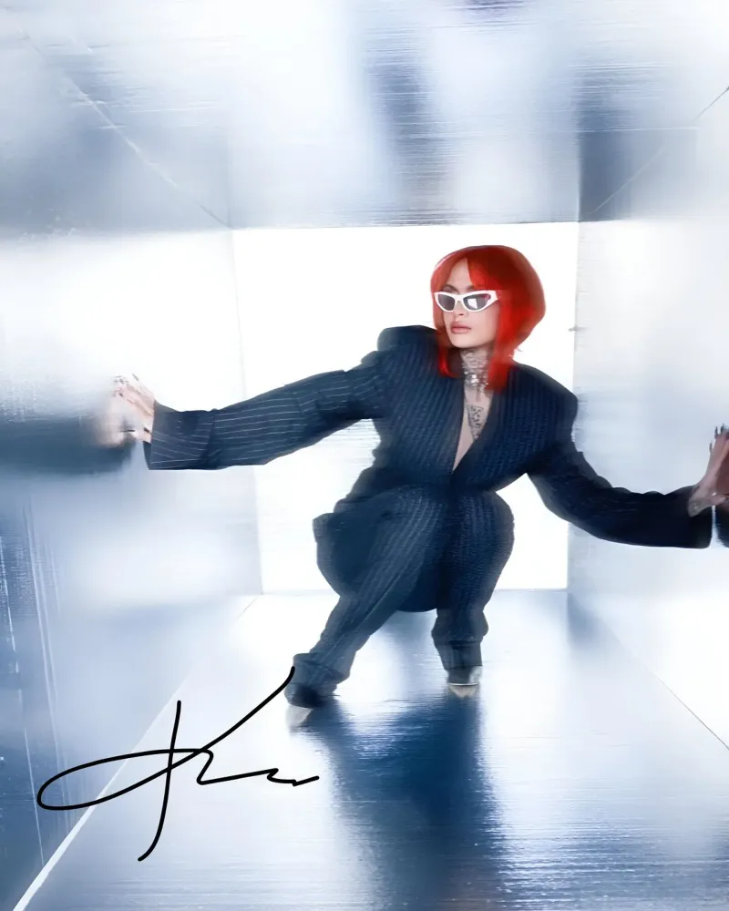 Kehlani - Capelli rossi tela con Cornice a cassetta da igoshdesigns