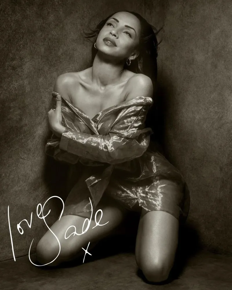 Sade Adu - Amore Sade 2 poster con telaio in legno da eliouxence