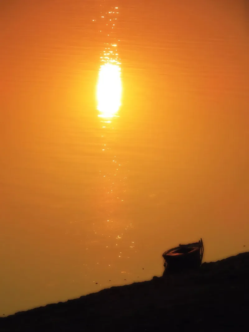 Zonsondergang in Varanasi (Ganges, India) canvas met Baklijst van Happy 😃 Art 🎨 by Christine Schnoell