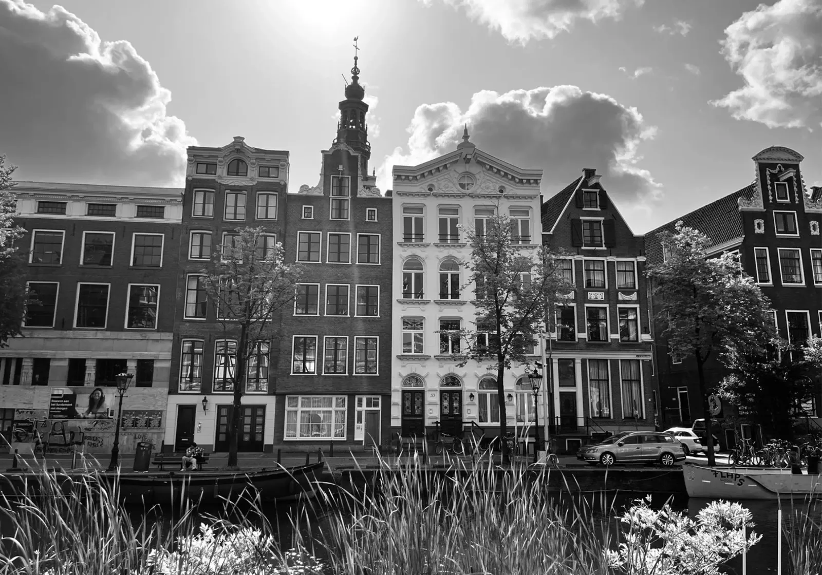 Amsterdam con la luce del sole poster con telaio in legno da Atelier Fabe