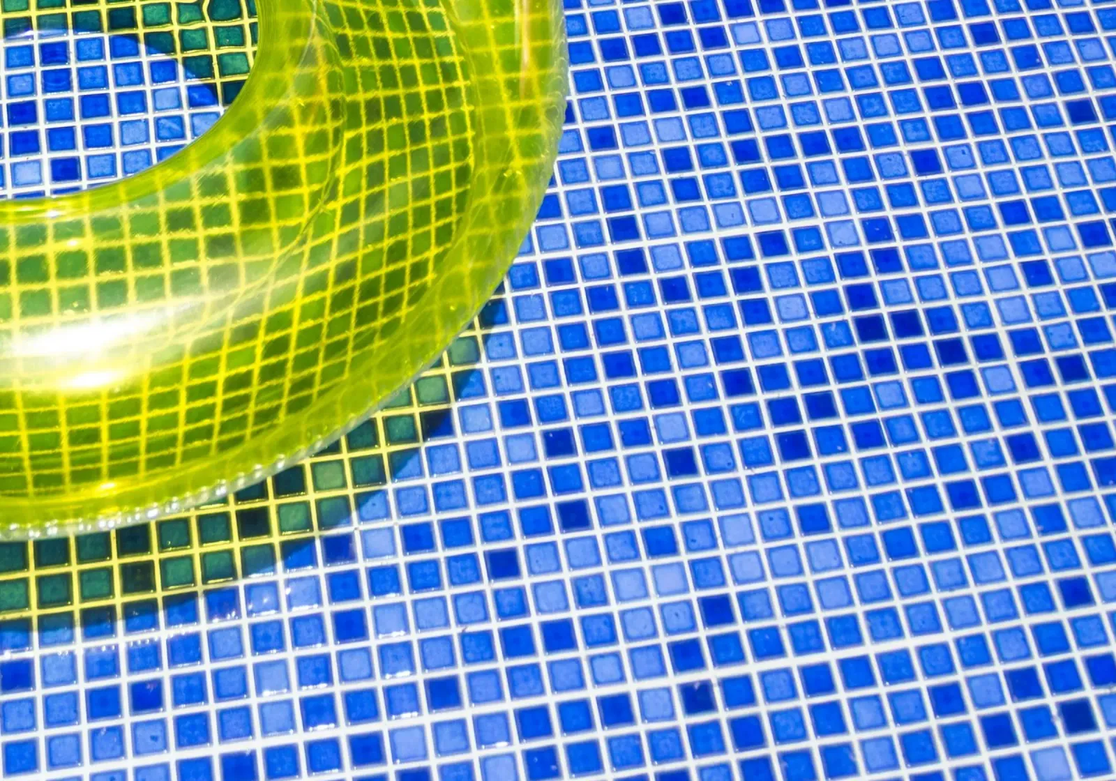Piscina #7 poster da rafael campezato