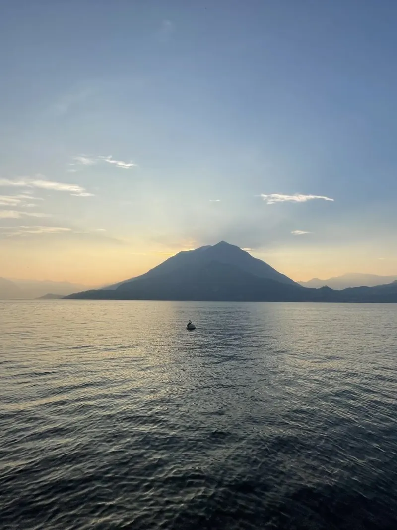 Le calme du lac poster da Voyage du monde