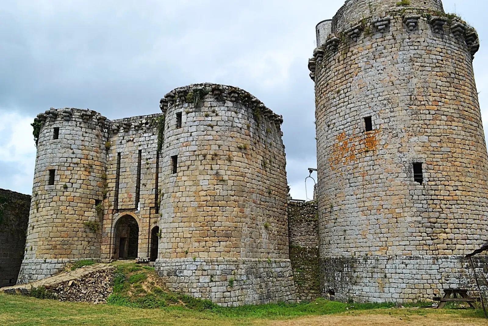 FAA352 CHATEAU DE TONQUEDEC. poster con telaio in legno da Thierry vobmann photography