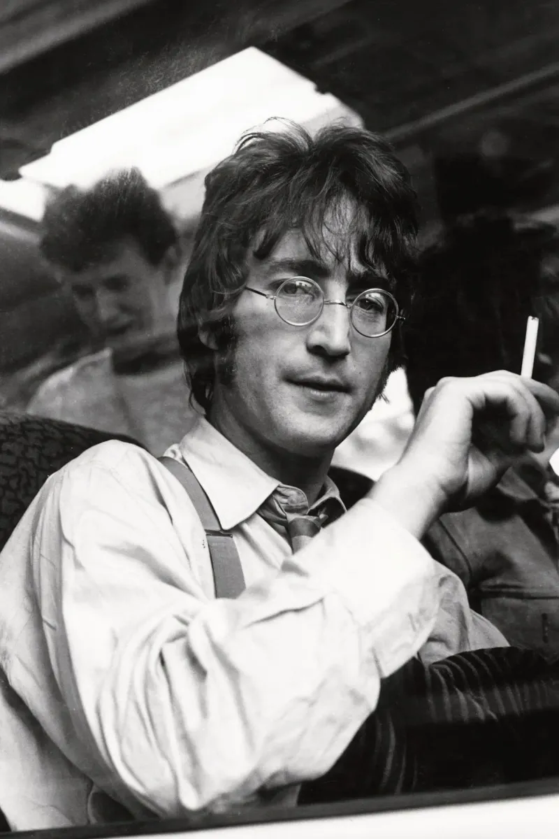Lennon Potret poster con telaio in alluminio da vintgeseyn