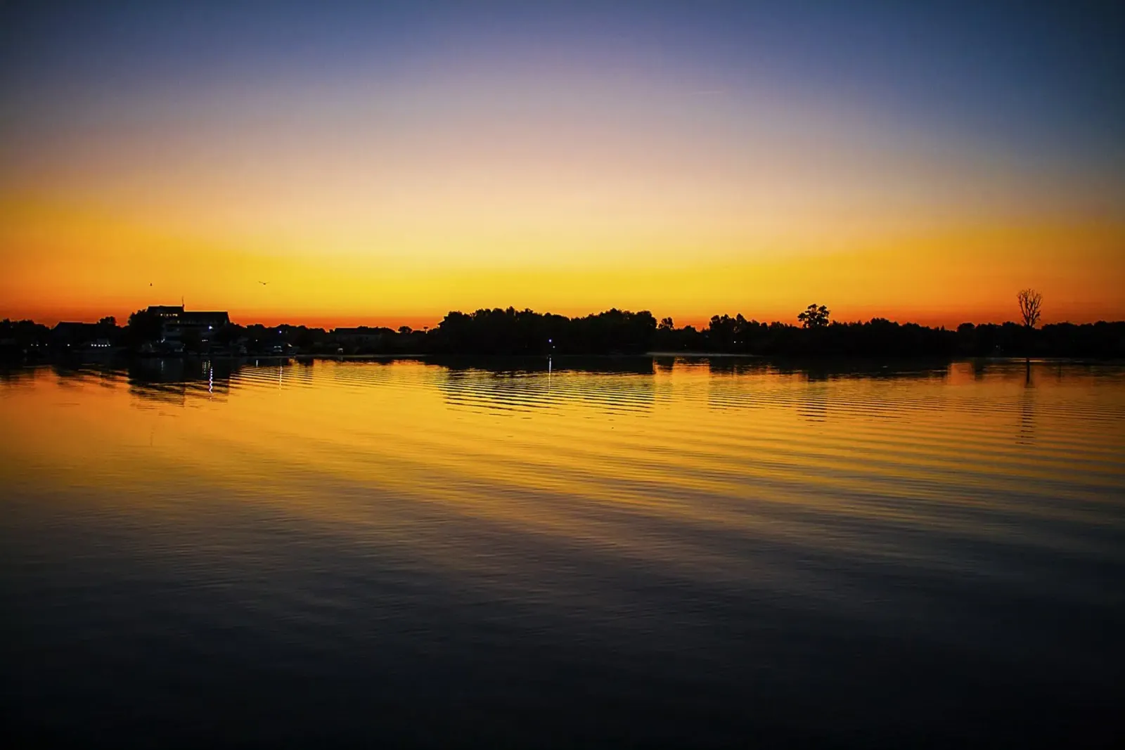 Delta Zonsopgang Sereniteit - Kunstdruk canvas met Baklijst van jay