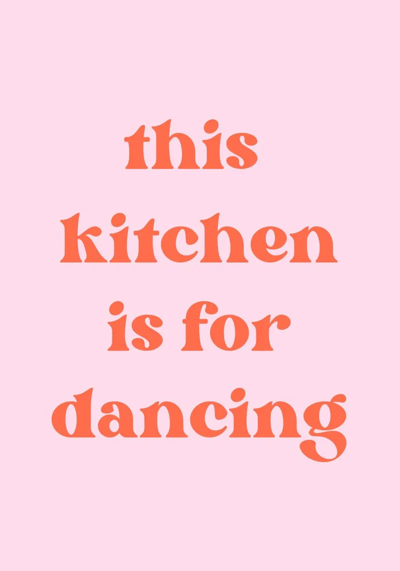 This kitchen is for dancing poster con telaio in legno da PinkCandyWalls
