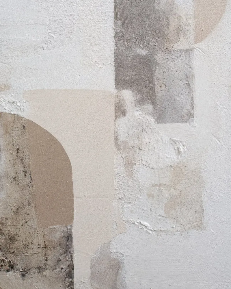 Texturiertes minimalistisches abstraktes Gemälde in weichen neutralen Farbtönen Poster mit Kunststoffrahmen von Artbyvo