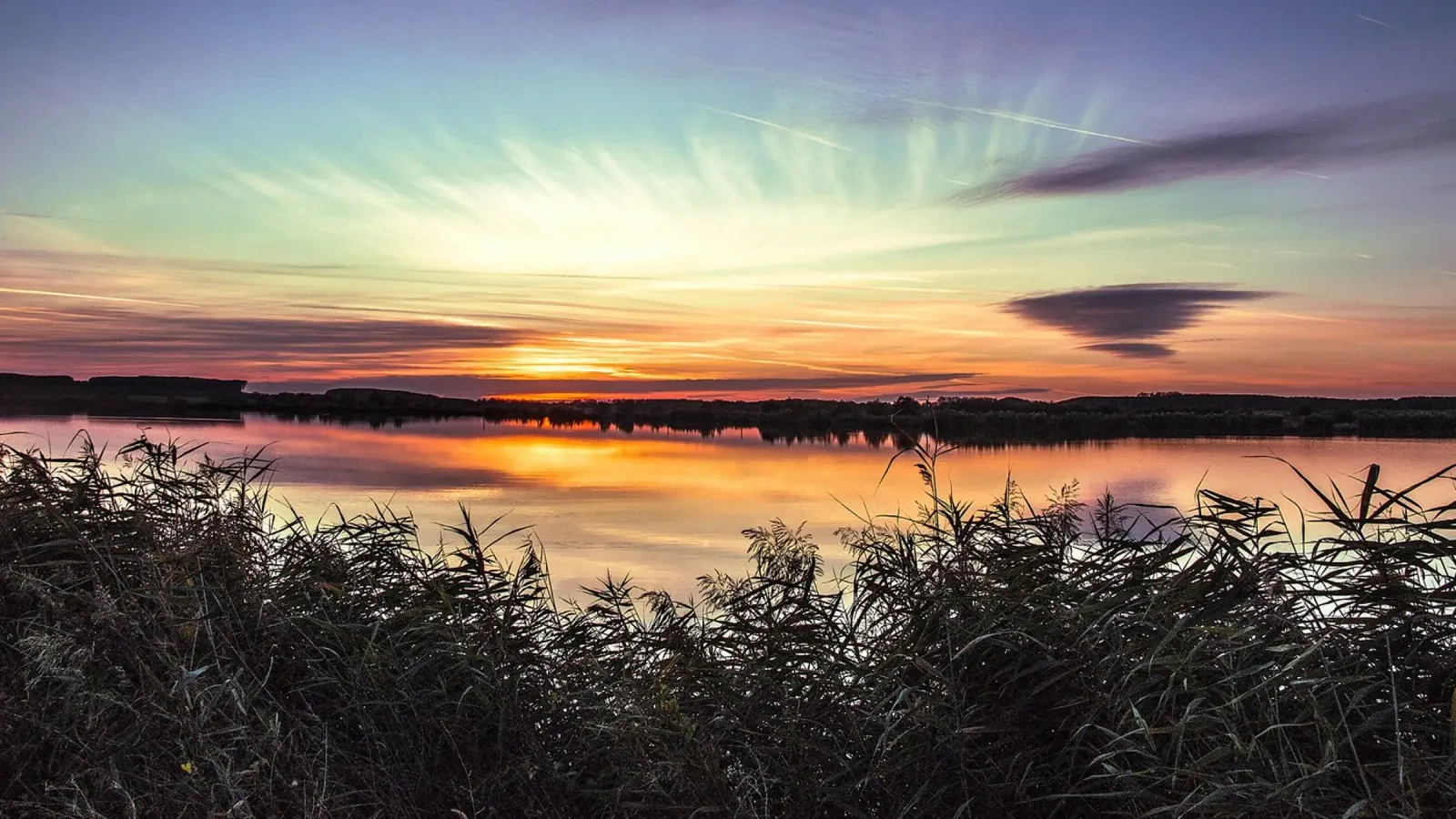 Mijn ziel is thuis - Sunset Lake Print canvas met Baklijst van jay