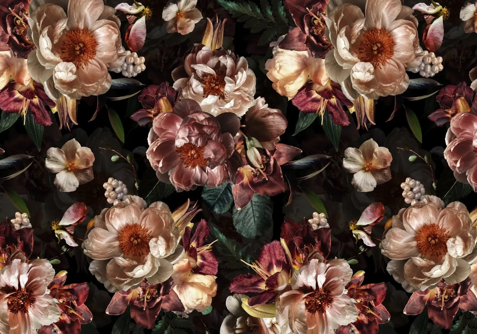 Peonie vintage scure con fiori di orchidea e fiori lussureggianti pellicola backlit da Vintage World - Uta Naumann